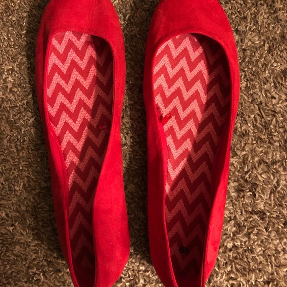 Red Flats - Picture 3 of 3